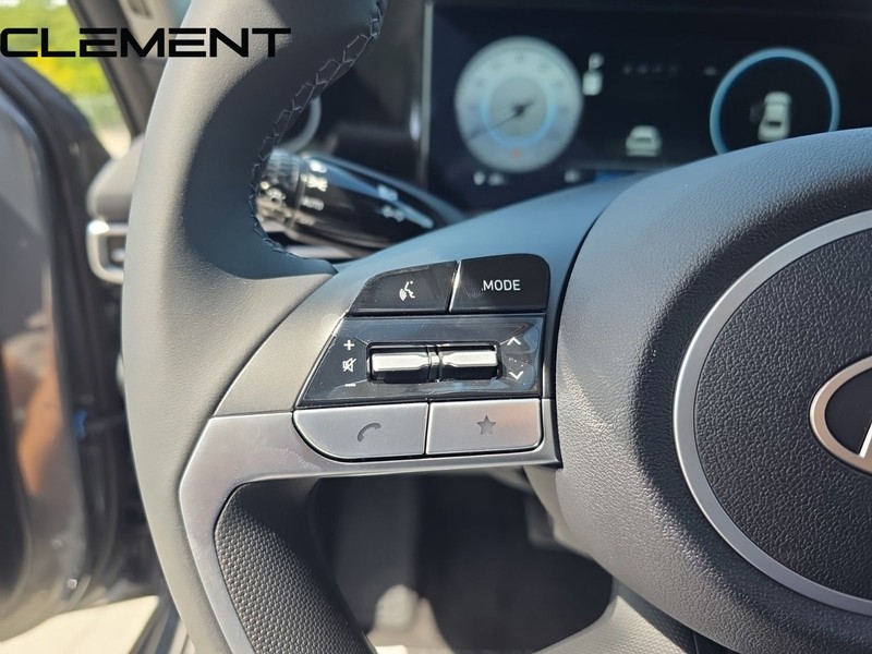 Hyundai Elantra Vehicle Full-screen Gallery Image 17