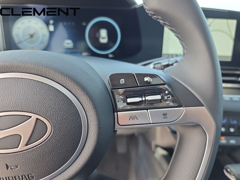 Hyundai Elantra Vehicle Full-screen Gallery Image 18