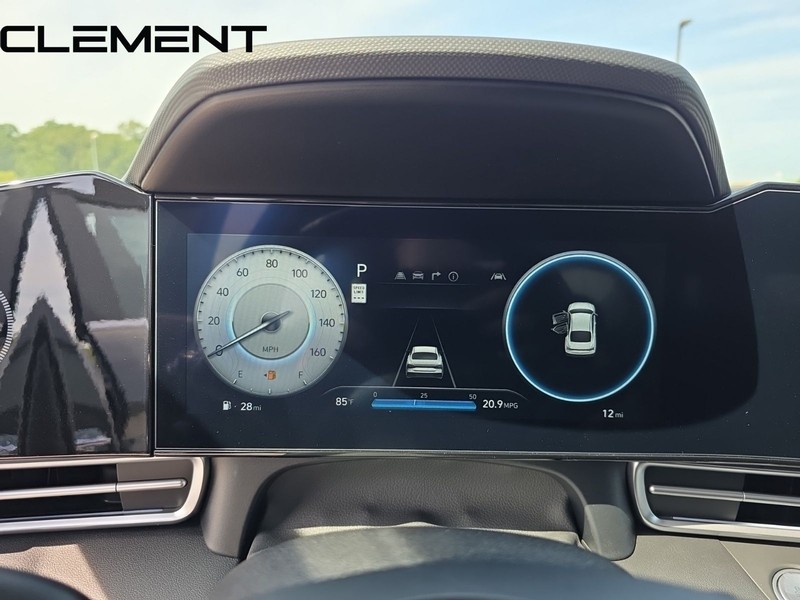 Hyundai Elantra Vehicle Full-screen Gallery Image 20
