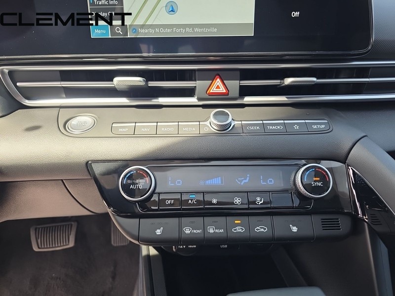 Hyundai Elantra Vehicle Full-screen Gallery Image 23