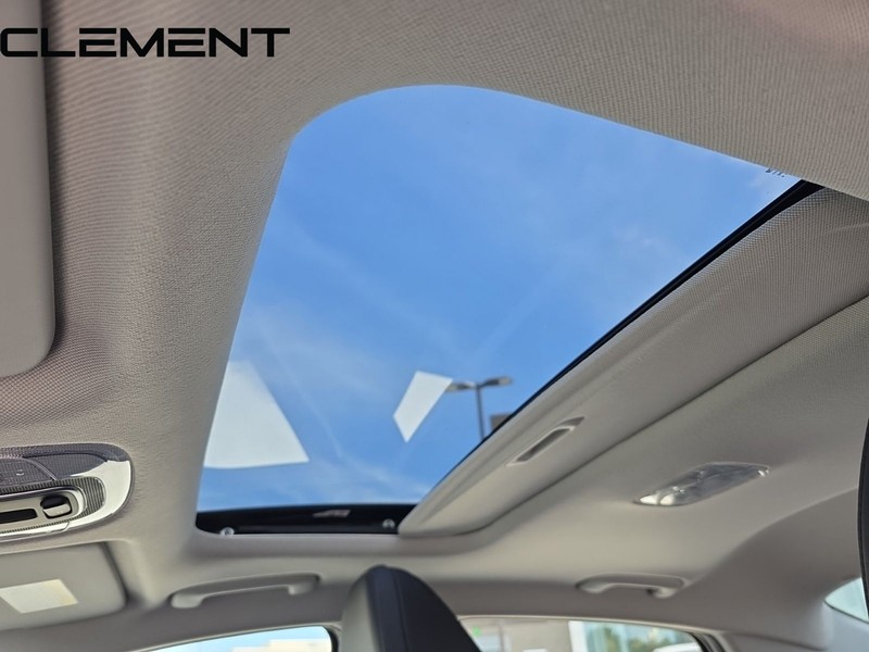 Hyundai Elantra Vehicle Full-screen Gallery Image 28