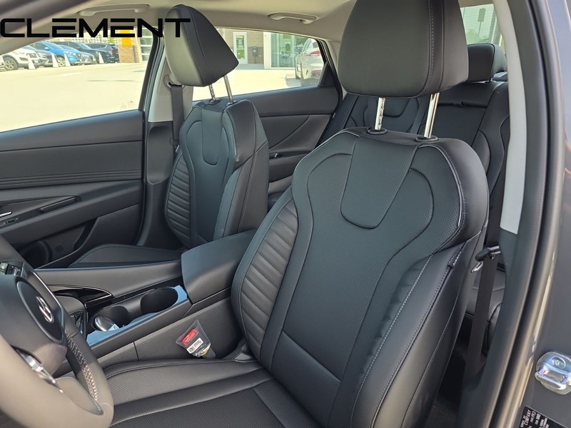 Hyundai Elantra Vehicle Full-screen Gallery Image 33