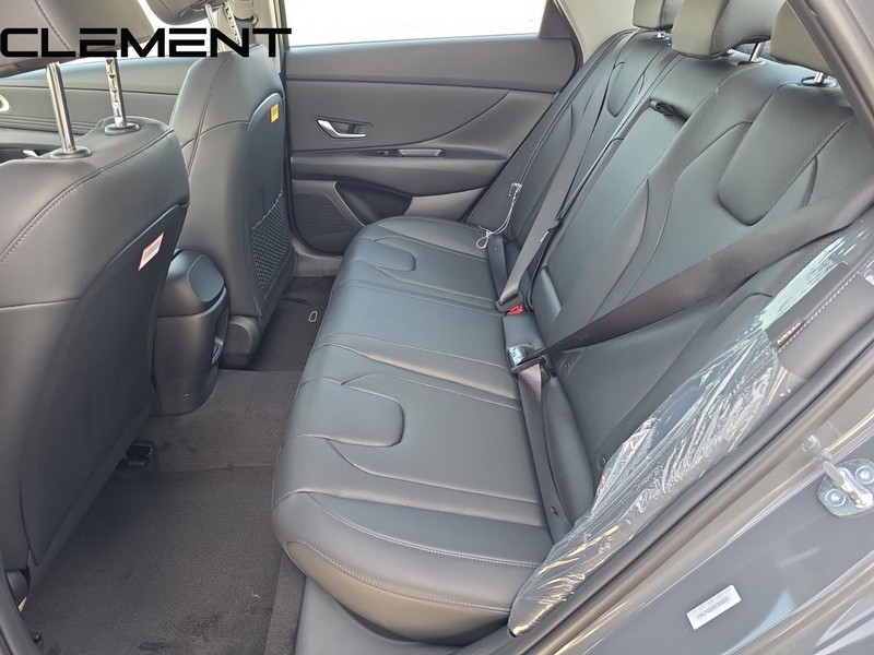 Hyundai Elantra Vehicle Full-screen Gallery Image 35