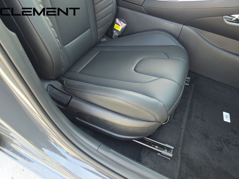Hyundai Elantra Vehicle Full-screen Gallery Image 37