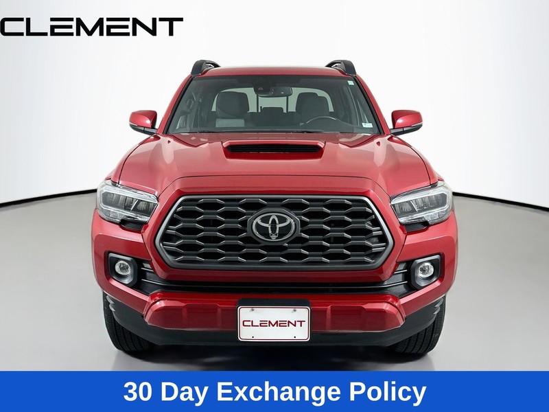 Toyota Tacoma 4WD Vehicle Full-screen Gallery Image 3