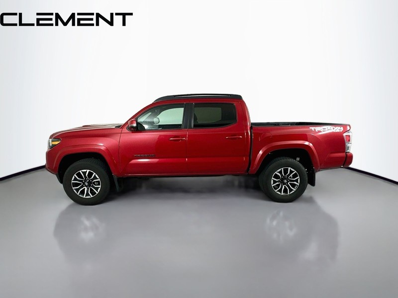 Toyota Tacoma 4WD Vehicle Full-screen Gallery Image 6