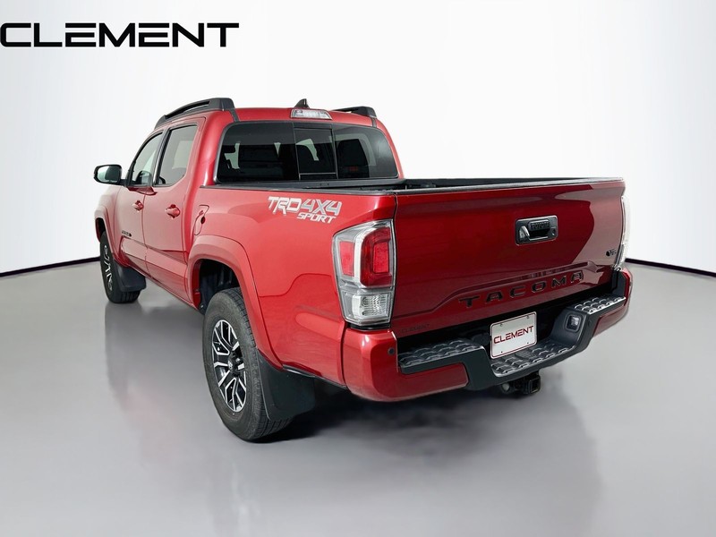Toyota Tacoma 4WD Vehicle Full-screen Gallery Image 10