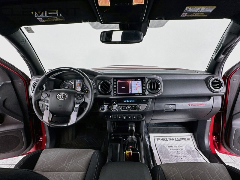 Toyota Tacoma 4WD Vehicle Full-screen Gallery Image 12