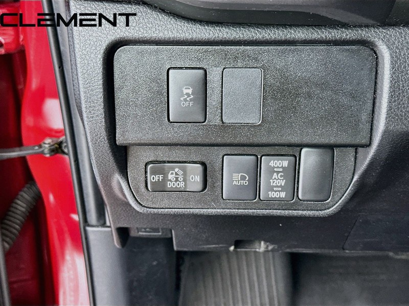 Toyota Tacoma 4WD Vehicle Full-screen Gallery Image 13