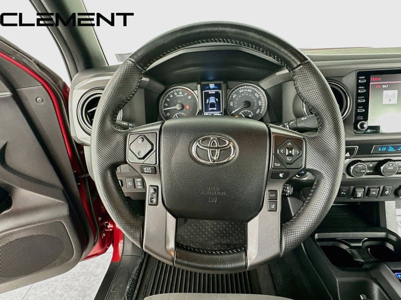 Toyota Tacoma 4WD Vehicle Full-screen Gallery Image 14