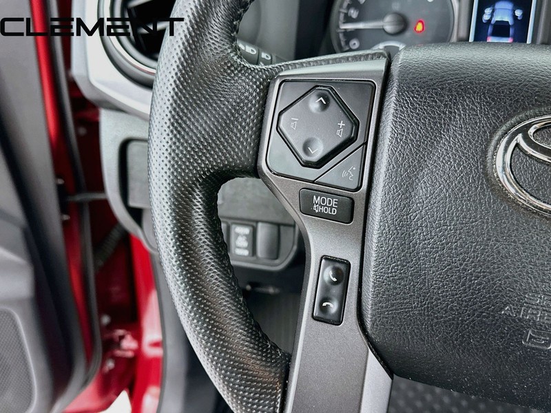 Toyota Tacoma 4WD Vehicle Full-screen Gallery Image 15