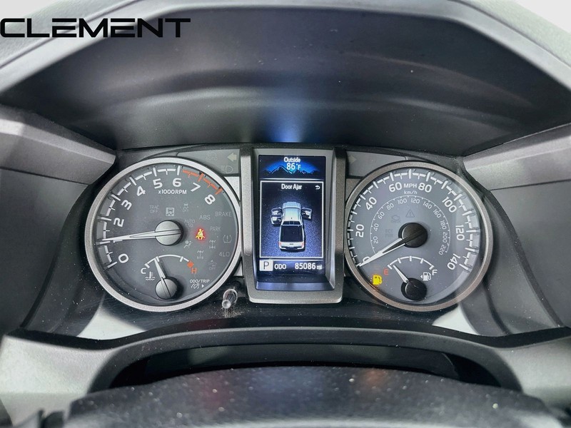 Toyota Tacoma 4WD Vehicle Full-screen Gallery Image 18