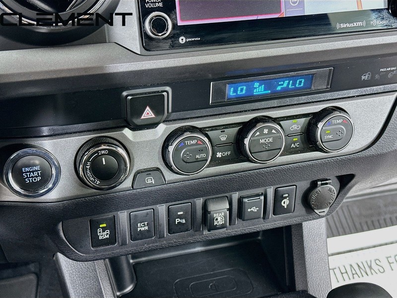 Toyota Tacoma 4WD Vehicle Full-screen Gallery Image 22