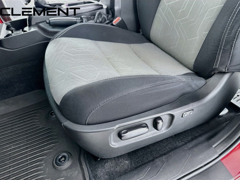 Toyota Tacoma 4WD Vehicle Full-screen Gallery Image 27
