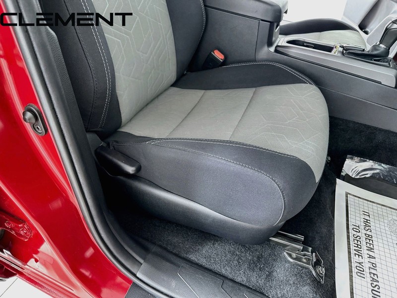 Toyota Tacoma 4WD Vehicle Full-screen Gallery Image 32