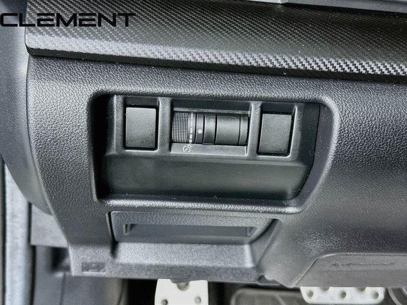 Subaru Crosstrek Vehicle Full-screen Gallery Image 13