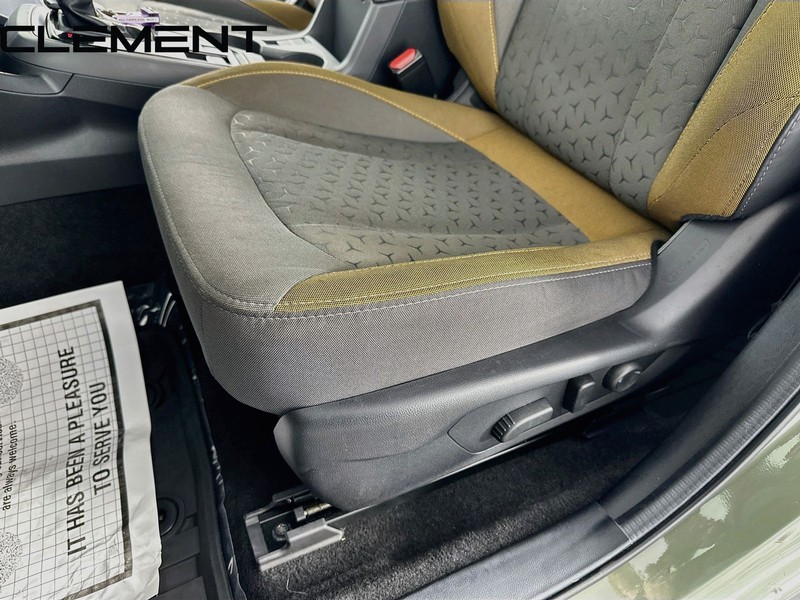 Subaru Crosstrek Vehicle Full-screen Gallery Image 29