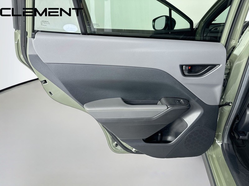 Subaru Crosstrek Vehicle Full-screen Gallery Image 32