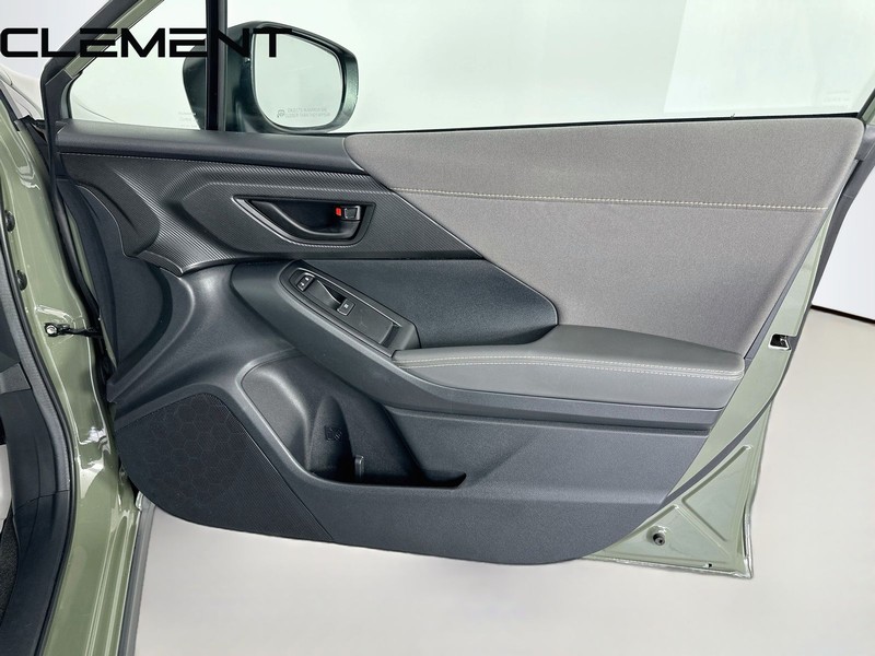 Subaru Crosstrek Vehicle Full-screen Gallery Image 36