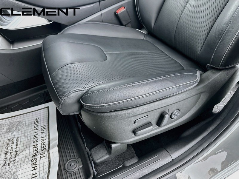 Hyundai Santa Fe Vehicle Image 30