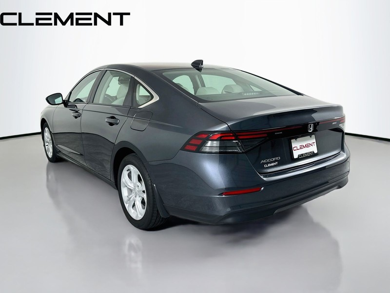 Honda Accord Sedan Vehicle Image 10