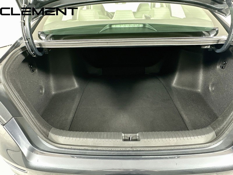 Honda Accord Sedan Vehicle Image 11