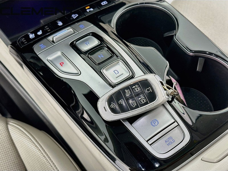 Hyundai Tucson Vehicle Full-screen Gallery Image 24