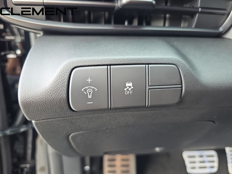 Hyundai Elantra Vehicle Full-screen Gallery Image 13