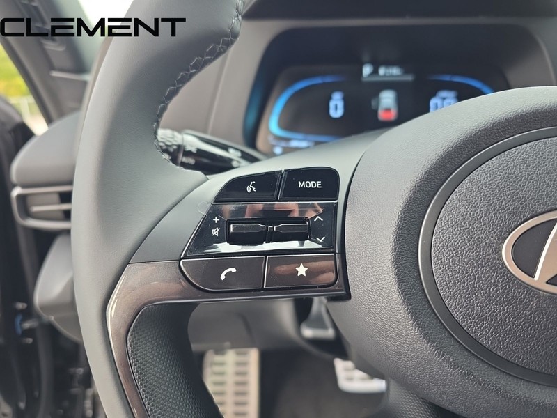 Hyundai Elantra Vehicle Full-screen Gallery Image 15