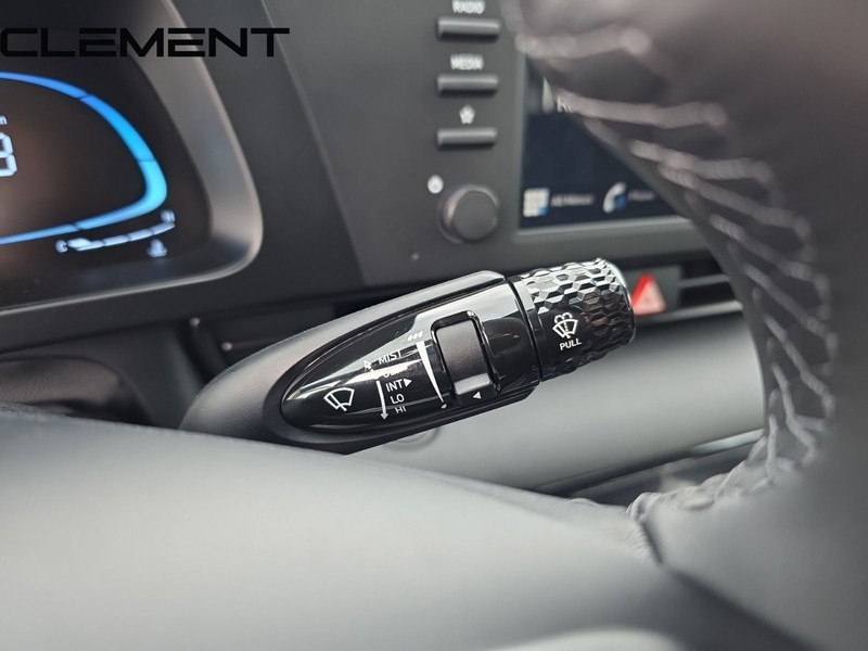 Hyundai Elantra Vehicle Full-screen Gallery Image 18