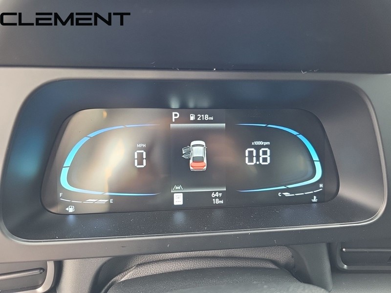 Hyundai Elantra Vehicle Full-screen Gallery Image 19