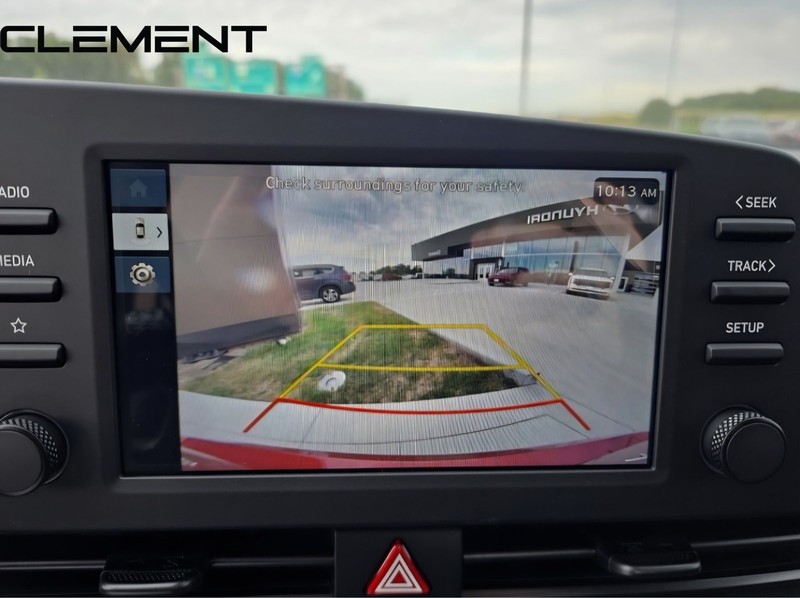 Hyundai Elantra Vehicle Full-screen Gallery Image 22