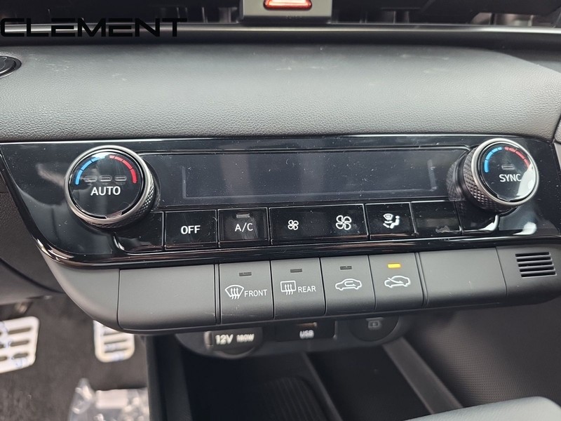 Hyundai Elantra Vehicle Full-screen Gallery Image 23
