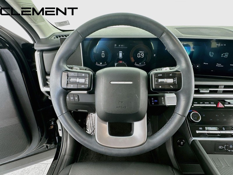 Hyundai Santa Fe Vehicle Full-screen Gallery Image 14