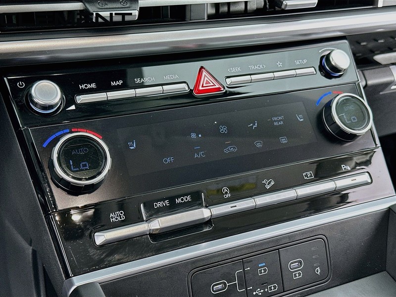 Hyundai Santa Fe Vehicle Full-screen Gallery Image 22