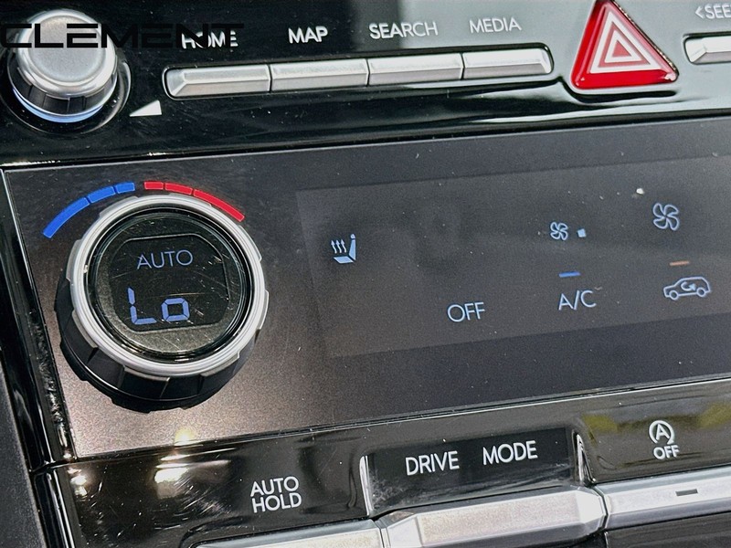 Hyundai Santa Fe Vehicle Full-screen Gallery Image 23
