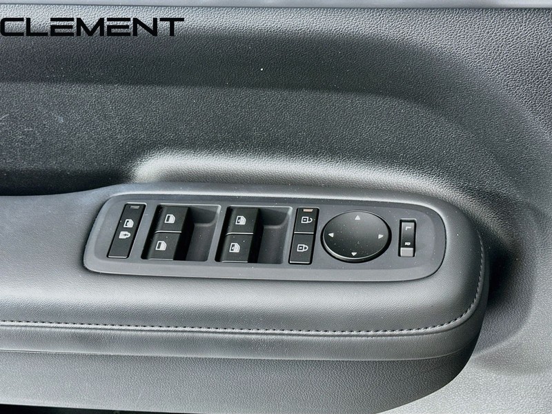 Hyundai Santa Fe Vehicle Full-screen Gallery Image 25