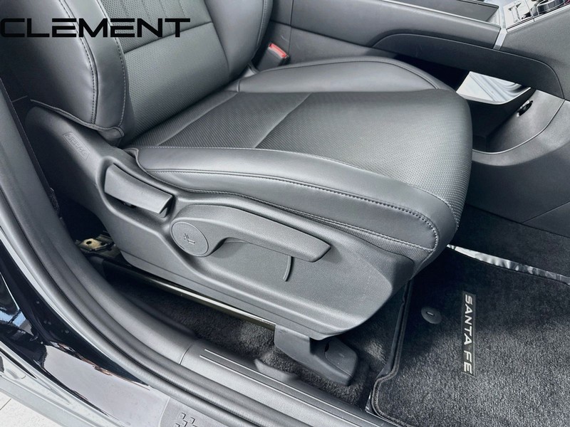 Hyundai Santa Fe Vehicle Full-screen Gallery Image 34