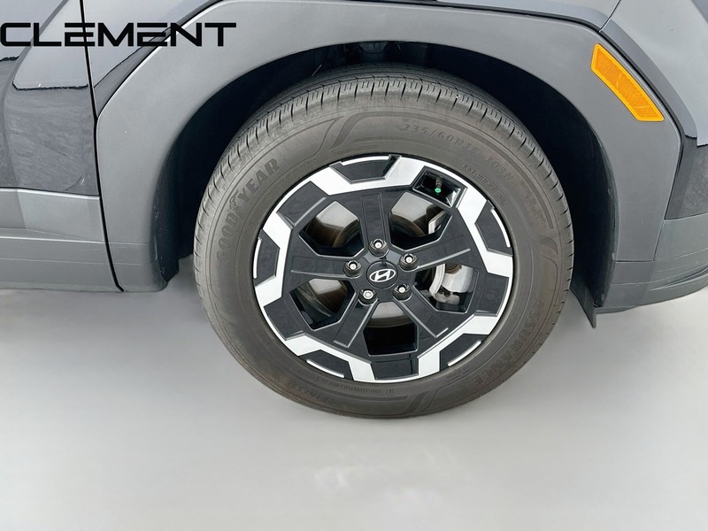 Hyundai Santa Fe Vehicle Full-screen Gallery Image 37