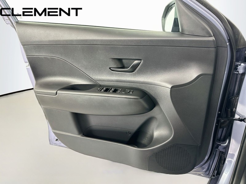 Hyundai Kona Electric Vehicle Full-screen Gallery Image 27