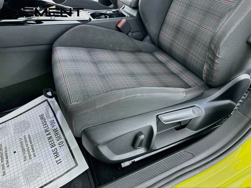 Volkswagen Golf GTI Vehicle Image 27