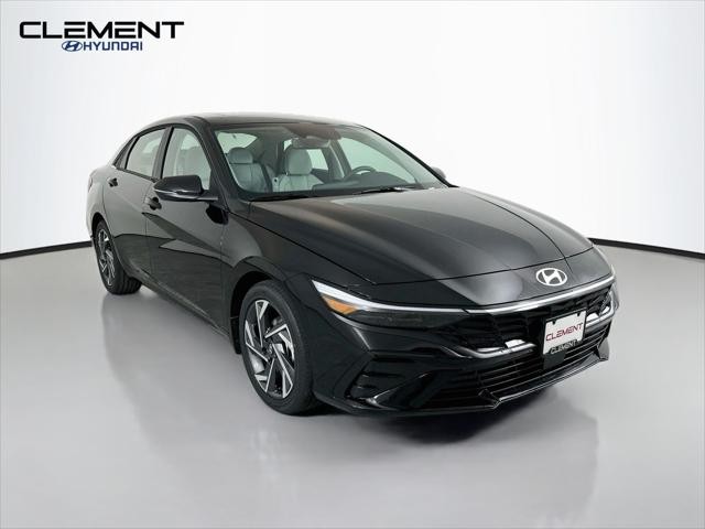Hyundai Elantra Vehicle Full-screen Gallery Image 3