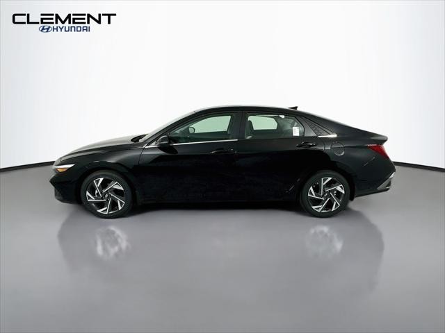 Hyundai Elantra Vehicle Full-screen Gallery Image 4