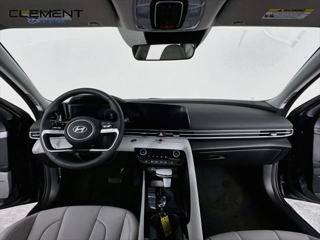 Hyundai Elantra Vehicle Full-screen Gallery Image 11