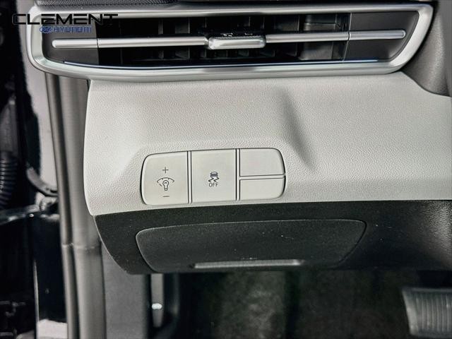 Hyundai Elantra Vehicle Full-screen Gallery Image 12