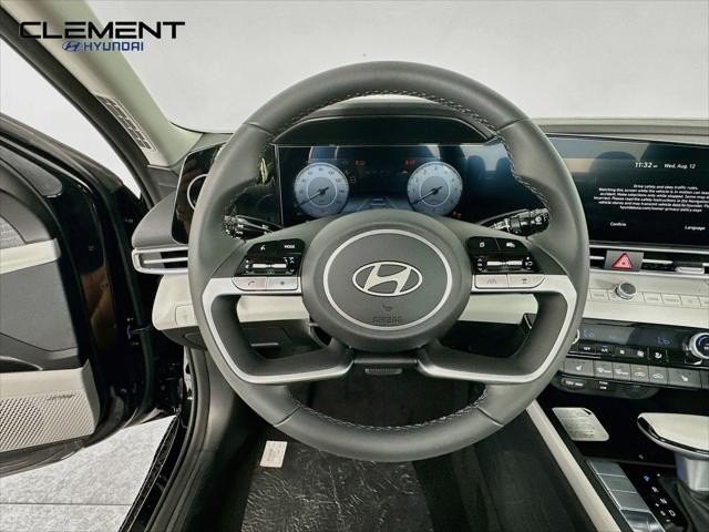 Hyundai Elantra Vehicle Full-screen Gallery Image 13
