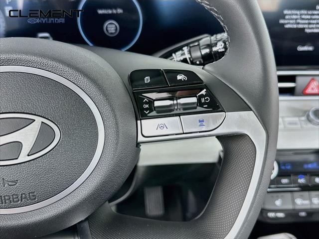Hyundai Elantra Vehicle Full-screen Gallery Image 15