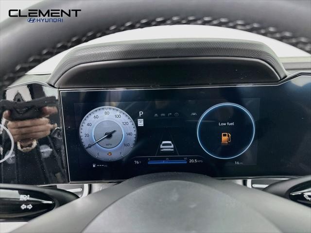 Hyundai Elantra Vehicle Full-screen Gallery Image 16