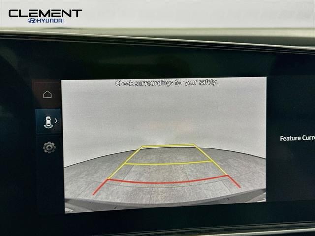 Hyundai Elantra Vehicle Full-screen Gallery Image 18