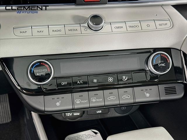 Hyundai Elantra Vehicle Full-screen Gallery Image 19